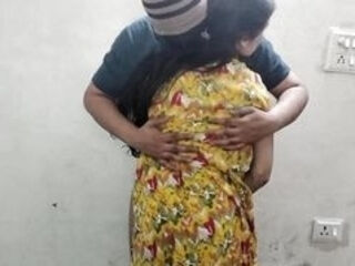 Mere step father mujhe roj chodte hai