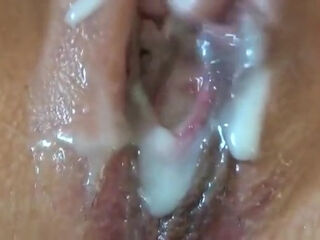Mature cunt female secretion piss close-up! Amateur!