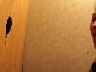 je vide les couilles d un mec au gloryhole