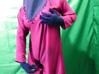 Muslim hijabi wife is satisfying her sexuality with eggplant and talking dirty