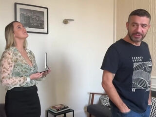 Katya improvises as an interviewer... - Jacquie et Michel TV