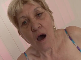 Sexy Curvy Granny With Perfect Tits And Tight Hairy Pussy