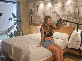 Colombian woman fucks her neighbor - Brandon Cruz & Salom&eacute; Gil