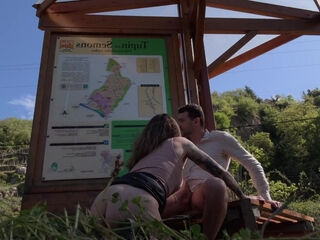 Il Me Baise Sur Le Bord De Route