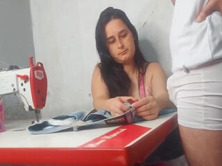 Wide Hips And Jennifer Pimenta - Costureira Observando Erecao Do Cliente! 10 Min