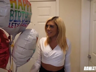 De Silva And Vivianne De Silva In Prepares Her Pussy For A Wild Birthday Surprise