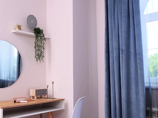 Horny Busty Cougar Moon Flower Masturbates - Karups