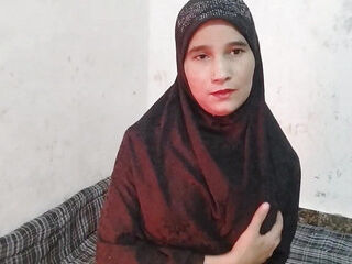 Abbu jaan meri chut mat mariye bahut dard ho rha hai