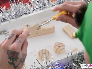 Mrs Claus Cures Her Loneliness - S1:E7