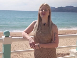 Kitty, 28 years old, banker in Monaco! - Jacquie et Michel TV