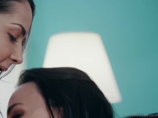 Tempting MILF lesbos surprising xxx movie