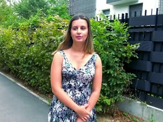 Georgia, 28 years old, the pleasure of giving and receiving! - Jacquie et Michel TV