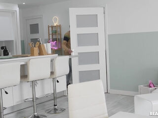 Skinny Ohana Petite catchy porn story