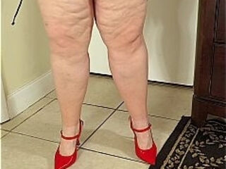 Jamdown26 ssbbw - beautiful social media influencer woman in mini skirt and high heels dancing