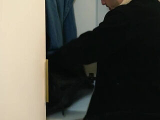 William takes advantage of the waitresses - Jacquie et Michel TV