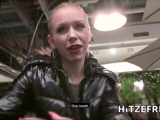 Hot threesome with Lucy and Linda turns into an anal party - Hitzefrei