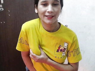 Desi girl ko oyo hotel me jabar dasti doodh daba kar pela