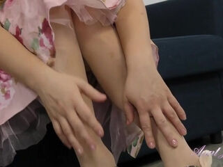 Yulenka Uses Her Vibrator on the Couch