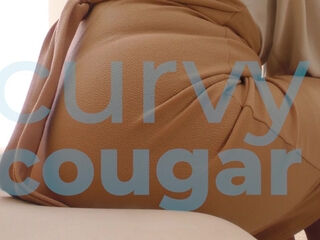 Curvy Cougar Mia Daniels Loves Playing Alone