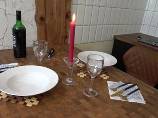 After a dinner date, the curvaceous German woman Krizzi experiences a passionate encounter.