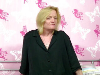 They show pussies while jerking them off by BB-VIDEO Produktion