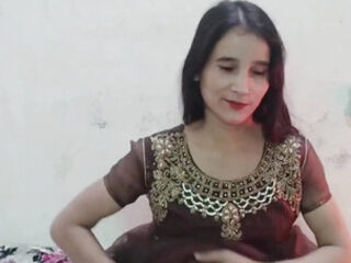 Akele dekh kar padosi ke ghar me jakar pel diya