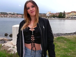 Charline, 20 years old, a new start! - Jacquie et Michel TV