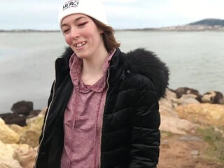 Rose is blowing out two big candles for her 20th birthday! - Jacquie et Michel TV