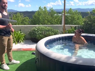 Jade fell in love with Anita... - Jacquie et Michel TV