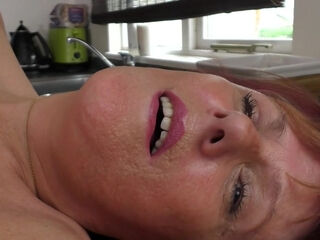 Mature Housewife With A Pierced Pussy. - MatureNl