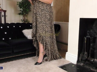 Emma Koxxx Is A British Curvy Milf With Big Tits That Loves To Masturbate When Alone