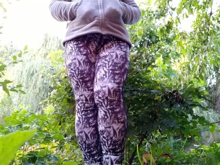 My golden nectar for you outdoors in yoga pants