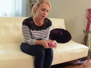 Stevie and Her Kitty Vibrator