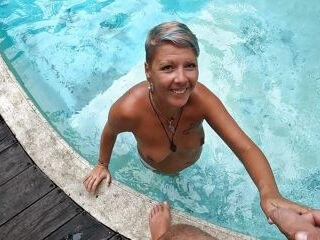 Risky Blowjob at the Swimming Pool in a Resort