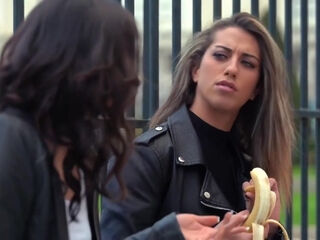 Angy finds in Luna an ideal sensual play partner... - Jacquie et Michel TV