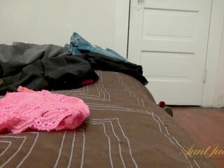 Jessica Taylor Gets You Turned on When She Uses a Toy on Her Pussy