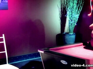 Natalie Heck in Foxy Voluptuous Natalie Fucks For Food - 3WayFuck