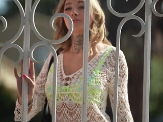 Heivy's eyes sparkle ... - Jacquie et Michel TV