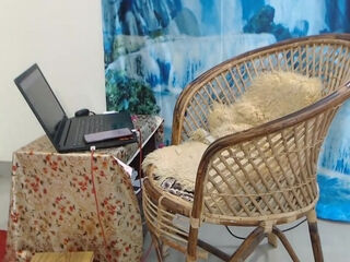 Bolly Karma 281 Sexy Blowjob Flash Ass