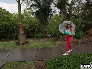 Essie's Ass Makes It Snow On The Bus