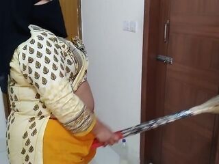 Priya Aunty Ko Jabardast Choda Dea Padosi - Indian Desi Milf Aunty Fucked By Her Devar In Alone Room When Swiping House