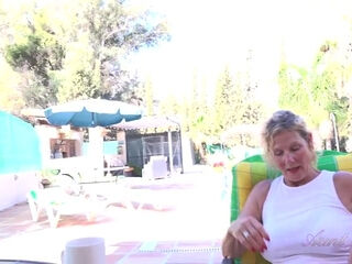 POV : Molly Rehearses For A Photoshoot and Explores Her Inner Exhibitionist