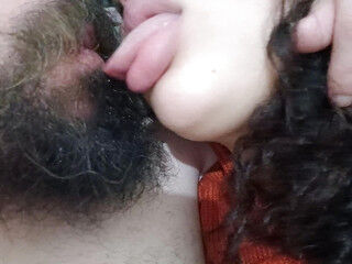 TONGUE KISS, SLUT WITH HER FULL LIPS AND SEXY FUCKING HER LITTLE MOUTH