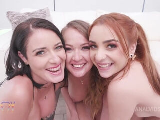 Cris Bathory, Larissa Leite and Lary Lacerda assfucked in 4 on